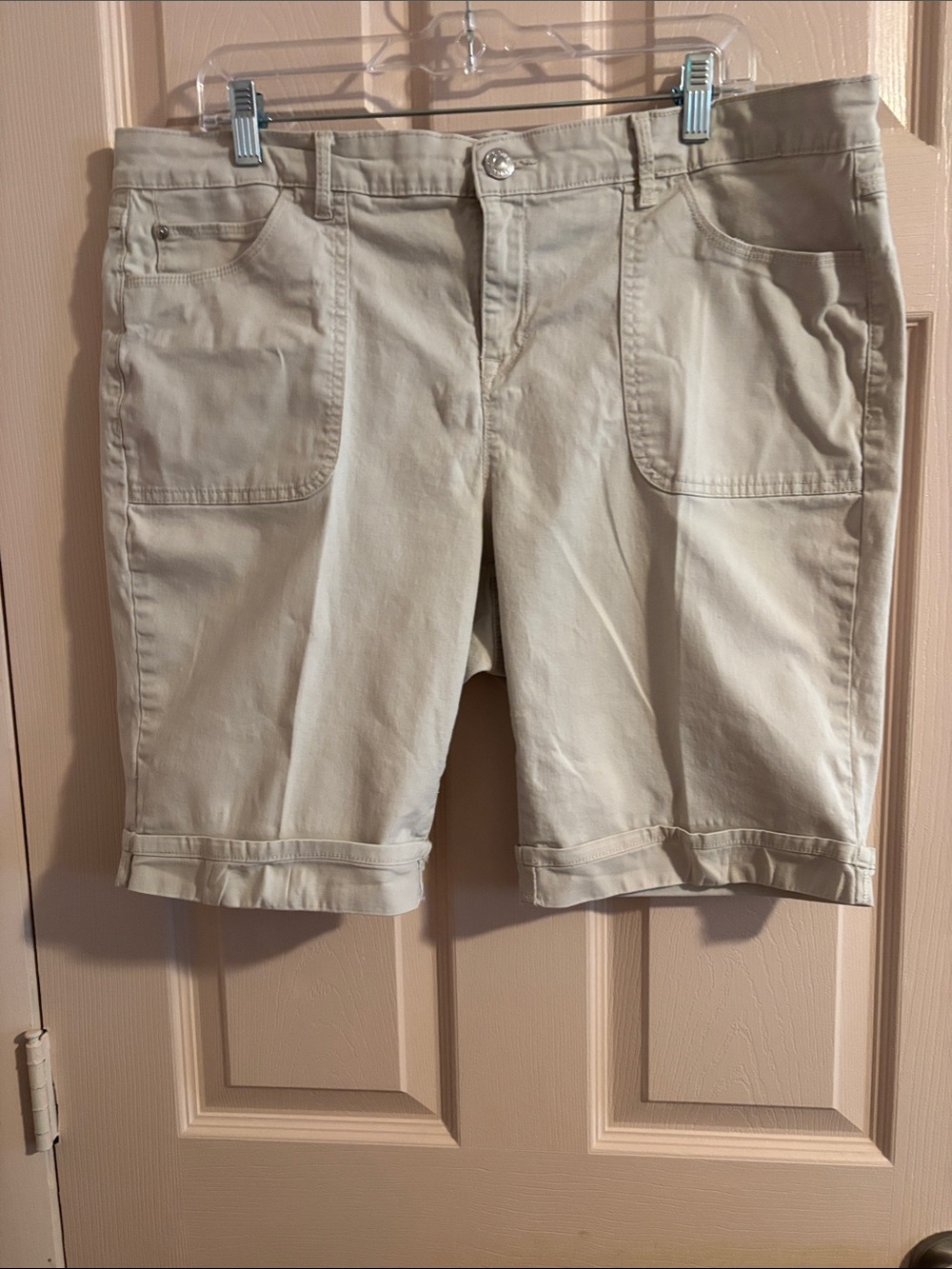 Gloria Vanderbilt Women's Bermuda Shorts - Light Beige